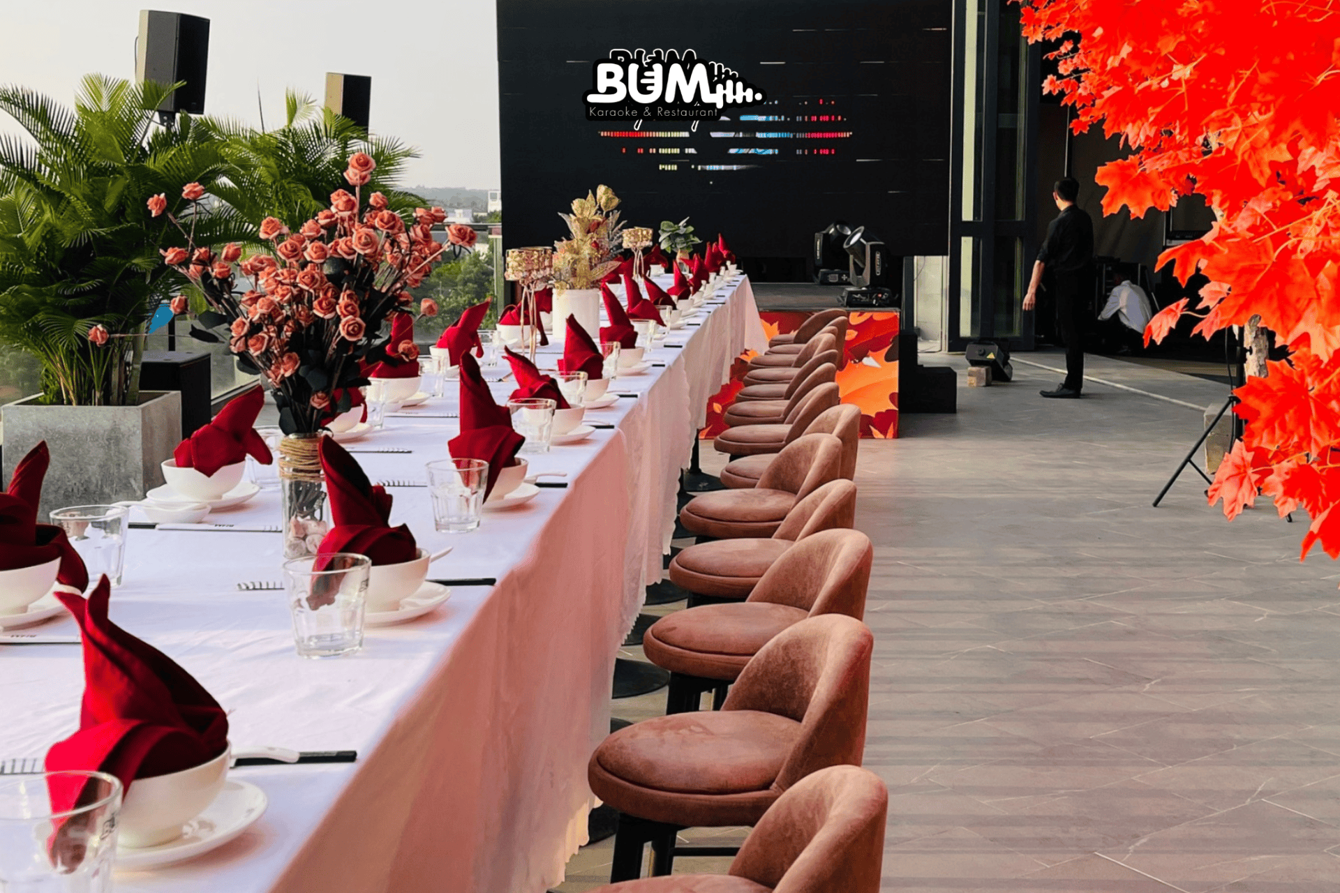 Hệ thống âm thanh & ánh sáng hiện đại phục vụ giải trí trong buổi tiệc